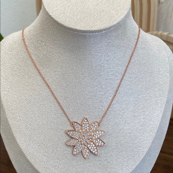 New Hespera Rose Gold Lotus Floral Pendant Necklace - Picture 1 of 2
